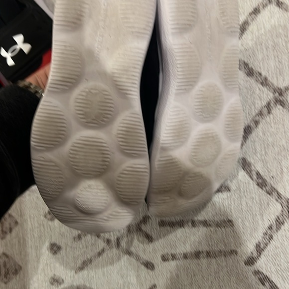 NWOT 2 pairs boys 2.5 under armor no tie sneakers - Picture 3 of 6